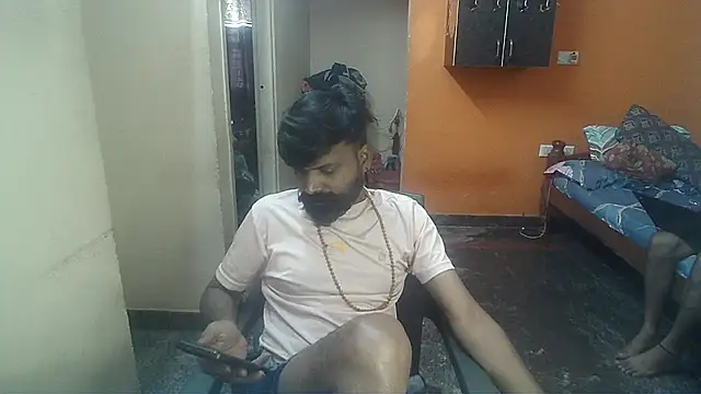Snapshot of Indiaguy4u chatting on February 18, 6:59 am Indiaguy4u online show from February 18, 6:59 am