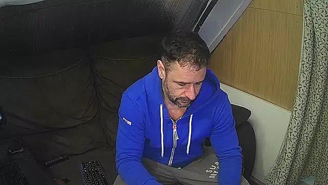 rob2810 online show from March 13, 7:28 pm