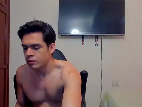 Snapshot of Lucian_Gomez_ chatting on October 20, 6:45 pm Lucian Gomez online show from October 20, 6:45 pm