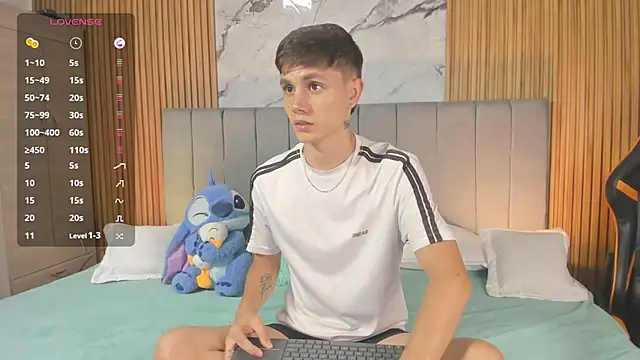 DustinLevine online show from April 15, 11:37 pm