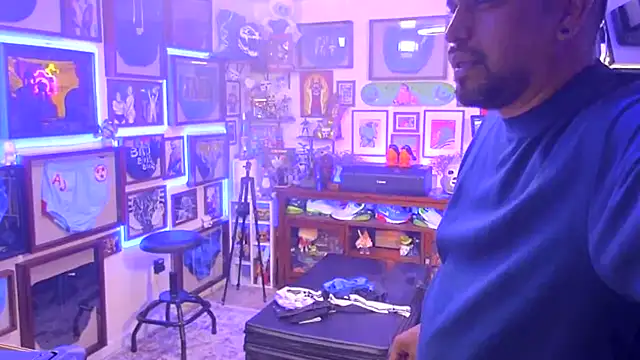 Briefs bud online show from November 25, 1:29 am