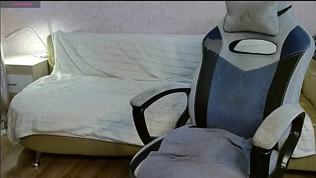 Aestheticguy101 online show from November 29, 1:13 pm