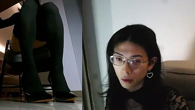 Snapshot of CrytinaSissyCrossdress chatting on March 5, 3:51 pm CrytinaSissyCrossdress online show from March 5, 3:51 pm