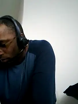 jhoneybee online show from March 17, 5:49 pm