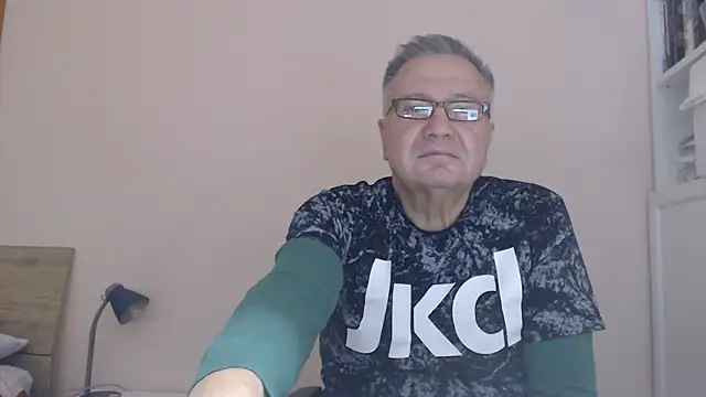 Snapshot of YOU6me chatting on October 19, 4:43 pm YOU6me online show from October 19, 4:43 pm