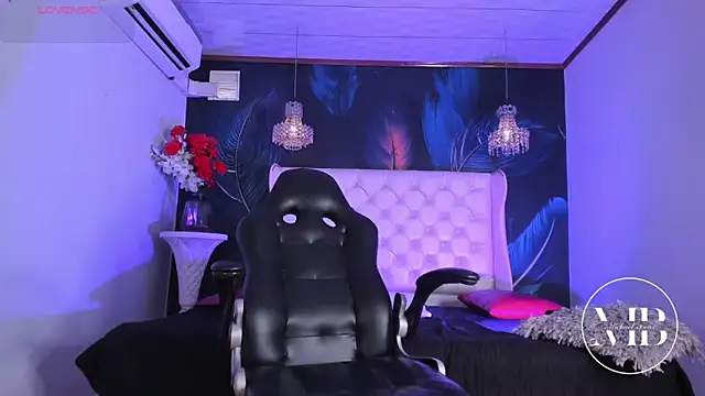 MichaelBear  online show from February 16, 5:44 pm