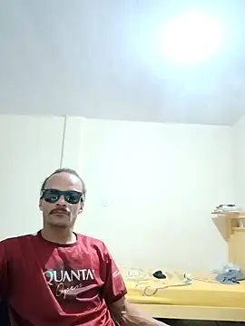 Snapshot of JamesQuaresma chatting on January 19, 2:57 am JamesQuaresma online show from January 19, 2:57 am