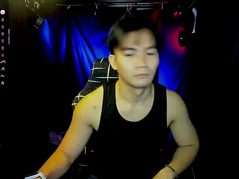 000batman000 online show from June 18, 9:58 am