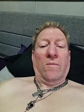 tomtom111111 online show from March 4, 3:19 pm