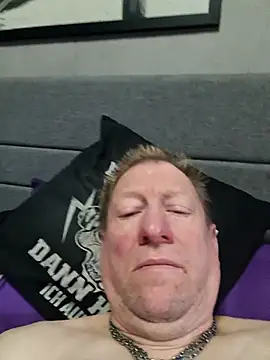 tomtom111111 online show from March 15, 10:56 am