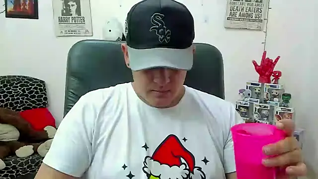 Snapshot of ney_22 chatting on February 28, 1:37 am ney 22 online show from February 28, 1:37 am