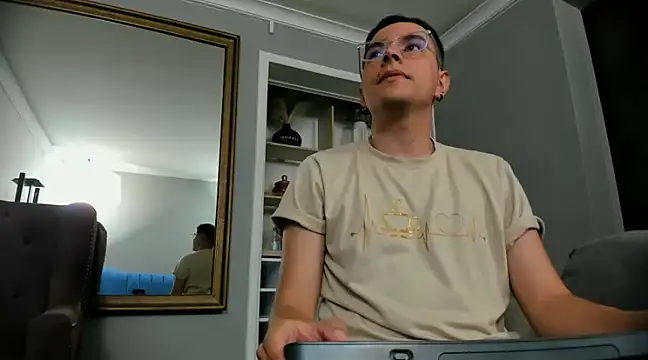 Snapshot of Jhoan_saenz chatting on December 4, 6:28 pm Jhoan saenz online show from December 4, 6:28 pm