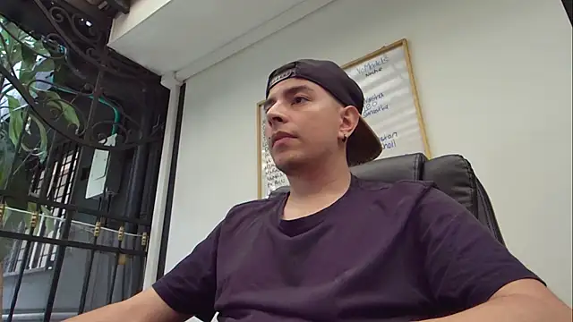 Snapshot of Jhoan_saenz chatting on February 1, 4:22 pm Jhoan saenz online show from February 1, 4:22 pm