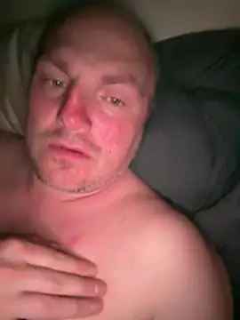 davidjr87 online show from April 18, 2:35 am