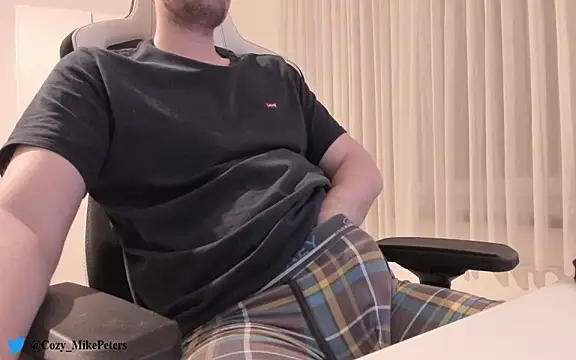 cozy-mike online show from January 8, 11:52 pm