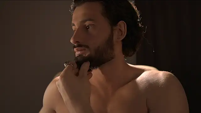 Keen   Luckystrike online show from April 10, 6:20 am