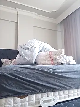 NiiiRvaNaa online show from February 20, 6:19 am