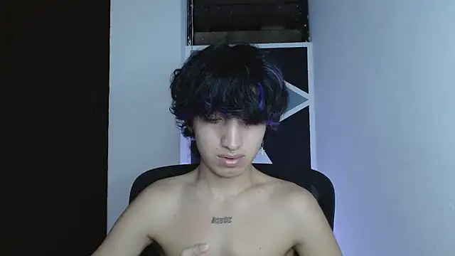 littlextreme online show from February 19, 4:31 am