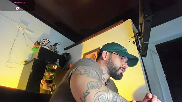 Snapshot of CamiloGray_ chatting on September 26, 2:15 pm CamiloGray online show from September 26, 2:15 pm