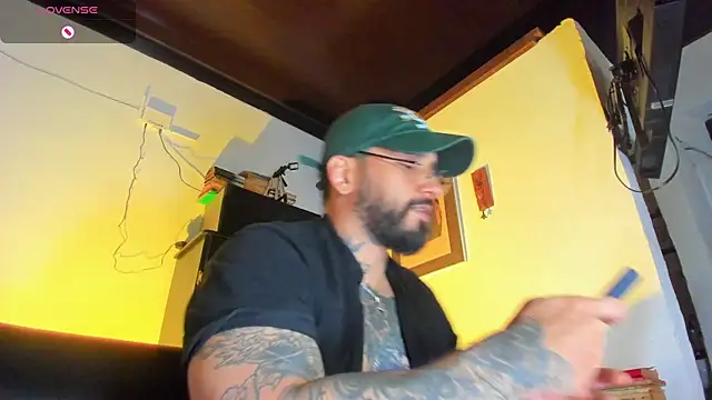 Snapshot of CamiloGray_ chatting on October 10, 2:55 pm CamiloGray online show from October 10, 2:55 pm
