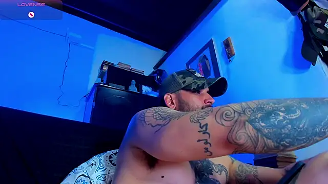 Snapshot of CamiloGray_ chatting on February 14, 12:47 pm CamiloGray online show from February 14, 12:47 pm
