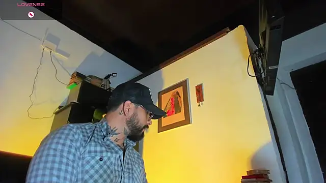 Snapshot of CamiloGray_ chatting on September 24, 2:59 pm CamiloGray online show from September 24, 2:59 pm
