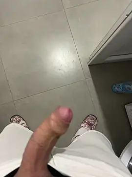 Snapshot of Vld121 chatting on March 4, 8:05 pm Vld121 online show from March 4, 8:05 pm