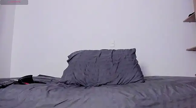 Snapshot of Cloudy_pigDude chatting on March 6, 6:52 am Cloudy pigDude online show from March 6, 6:52 am