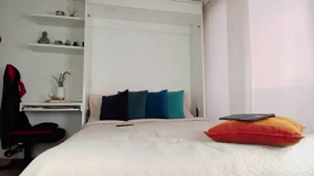 Robyn Miller online show from October 25, 10:33 pm