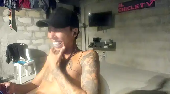 Snapshot of EL-CHICLE-TV chatting on February 12, 7:13 am EL-CHICLE-TV online show from February 12, 7:13 am