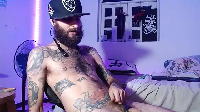 Snapshot of Tatted21xxx chatting on October 19, 12:37 am Tatted21xxx online show from October 19, 12:37 am