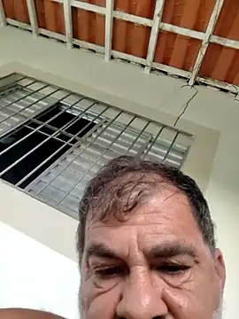 Peludo173317 online show from April 4, 6:49 pm