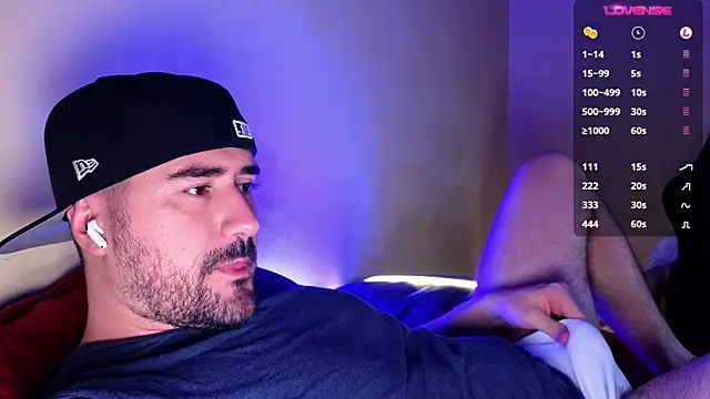 Snapshot of DominantTheo chatting on December 19, 3:07 am DominantTheo online show from December 19, 3:07 am