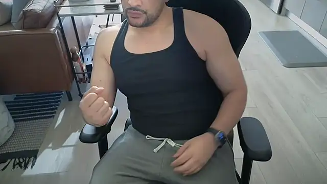 HungandThickLatin online show from March 10, 11:11 pm