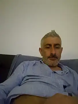 Snapshot of cuci45 chatting on October 11, 12:03 am cuci45 online show from October 11, 12:03 am