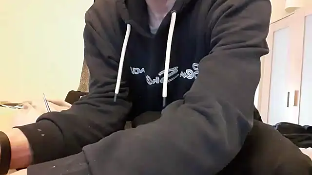 Snapshot of uk-bobbie-uk chatting on February 6, 12:37 pm uk-bobbie-uk online show from February 6, 12:37 pm