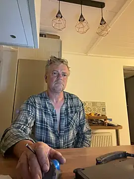 RealFuckHunter online show from December 19, 7:07 am