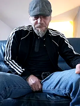 Snapshot of eddouxxx78 chatting on January 9, 9:48 am eddouxxx78 online show from January 9, 9:48 am