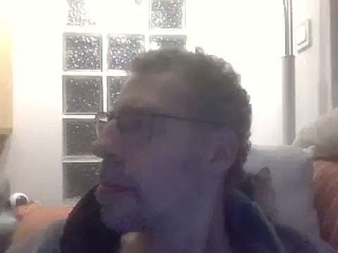 Snapshot of ptitcanard60600 chatting on February 26, 10:07 pm ptitcanard60600 online show from February 26, 10:07 pm