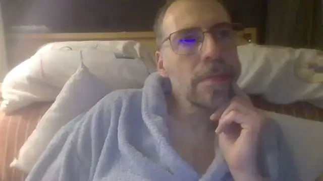Snapshot of ptitcanard60600 chatting on October 8, 9:30 pm ptitcanard60600 online show from October 8, 9:30 pm