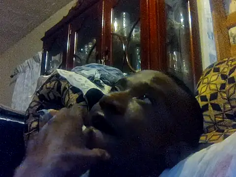 LookingLover34 online show from December 15, 11:46 pm