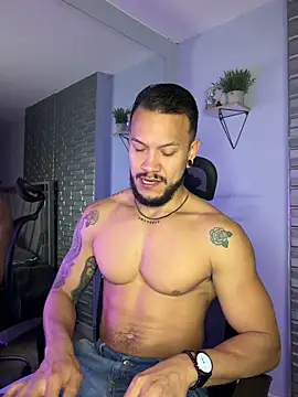 ARON TAYLER01 online show from December 18, 10:33 am