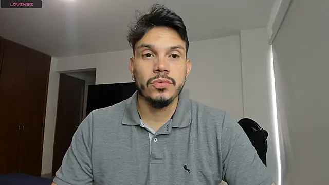 Snapshot of alejandro_stark chatting on February 23, 1:27 pm alejandro stark online show from February 23, 1:27 pm