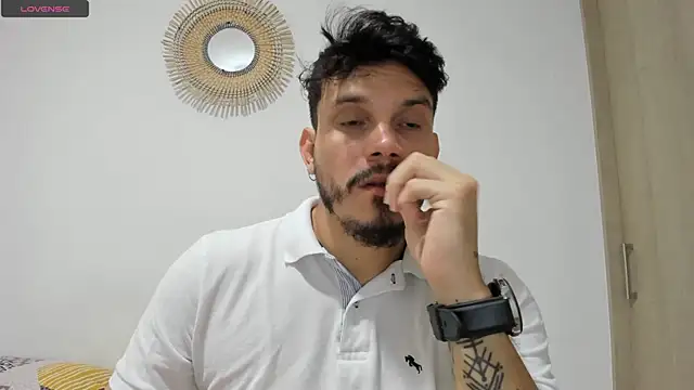 Snapshot of alejandro_stark chatting on January 8, 3:50 pm alejandro stark online show from January 8, 3:50 pm