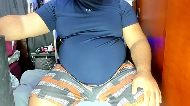 Snapshot of Latino_bigcock chatting on December 27, 4:44 pm Latino bigcock online show from December 27, 4:44 pm