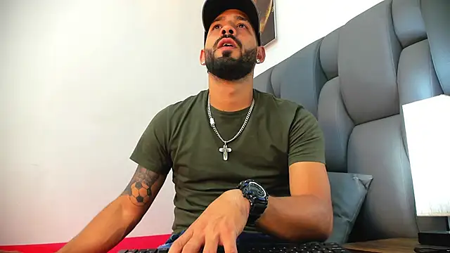 Thiagogomez online show from April 22, 7:40 pm