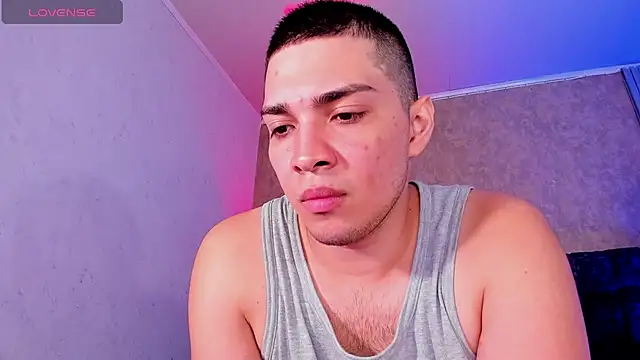 Snapshot of JUANDIAMONDS98 chatting on February 20, 1:30 pm JUANDIAMONDS98 online show from February 20, 1:30 pm
