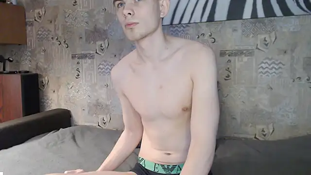 Student Oliver online show from December 23, 7:17 am