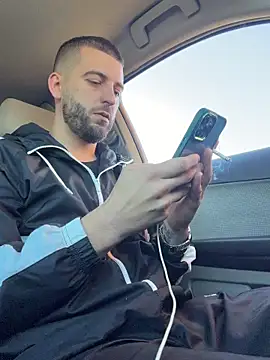 ElChapoGuzman95 online show from October 25, 6:15 am