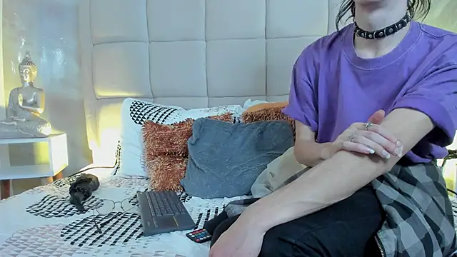 Hecatee 77 online show from February 6, 8:17 pm